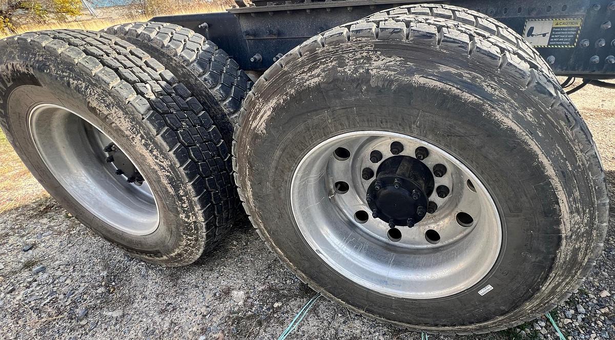 Used 2011 MACK Pinnacle CHU613