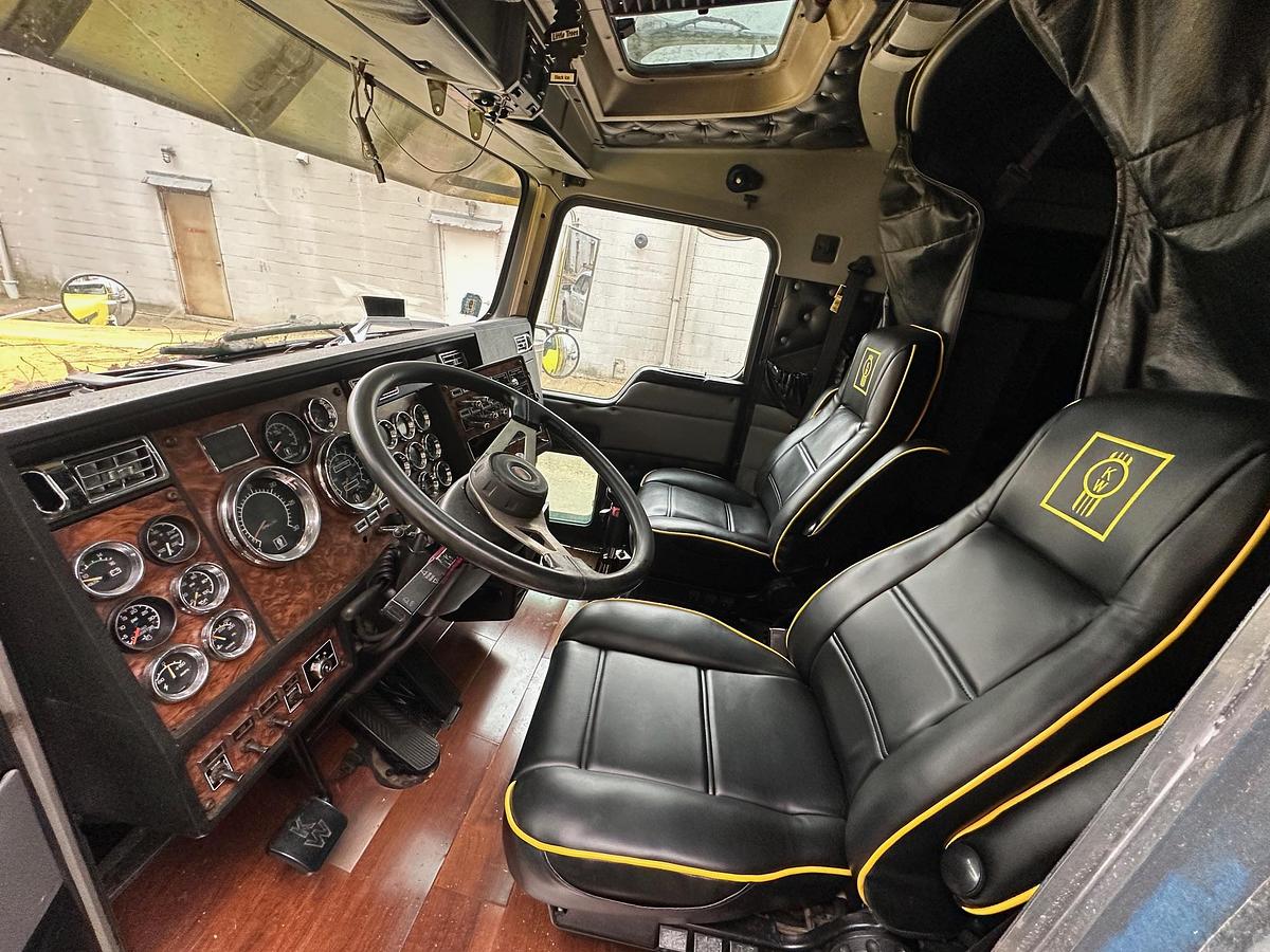 Used 2001 KENWORTH W900 AeroCab