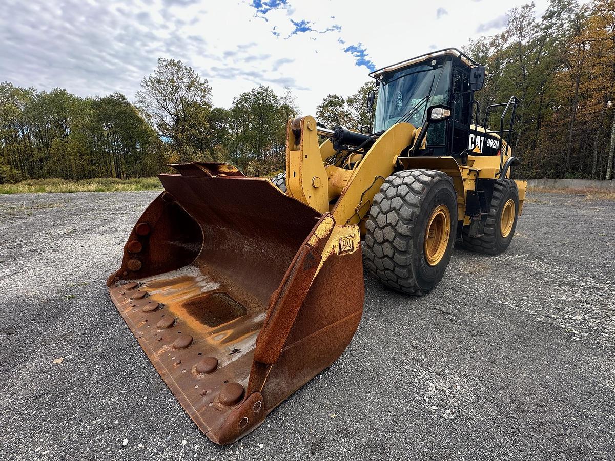 Used 2015 CATERPILLAR 962M