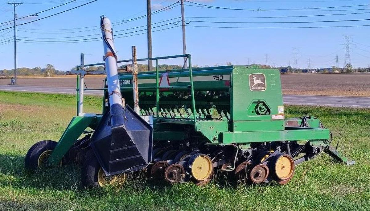 Used 1987 JOHN DEERE 750 Grain Drill