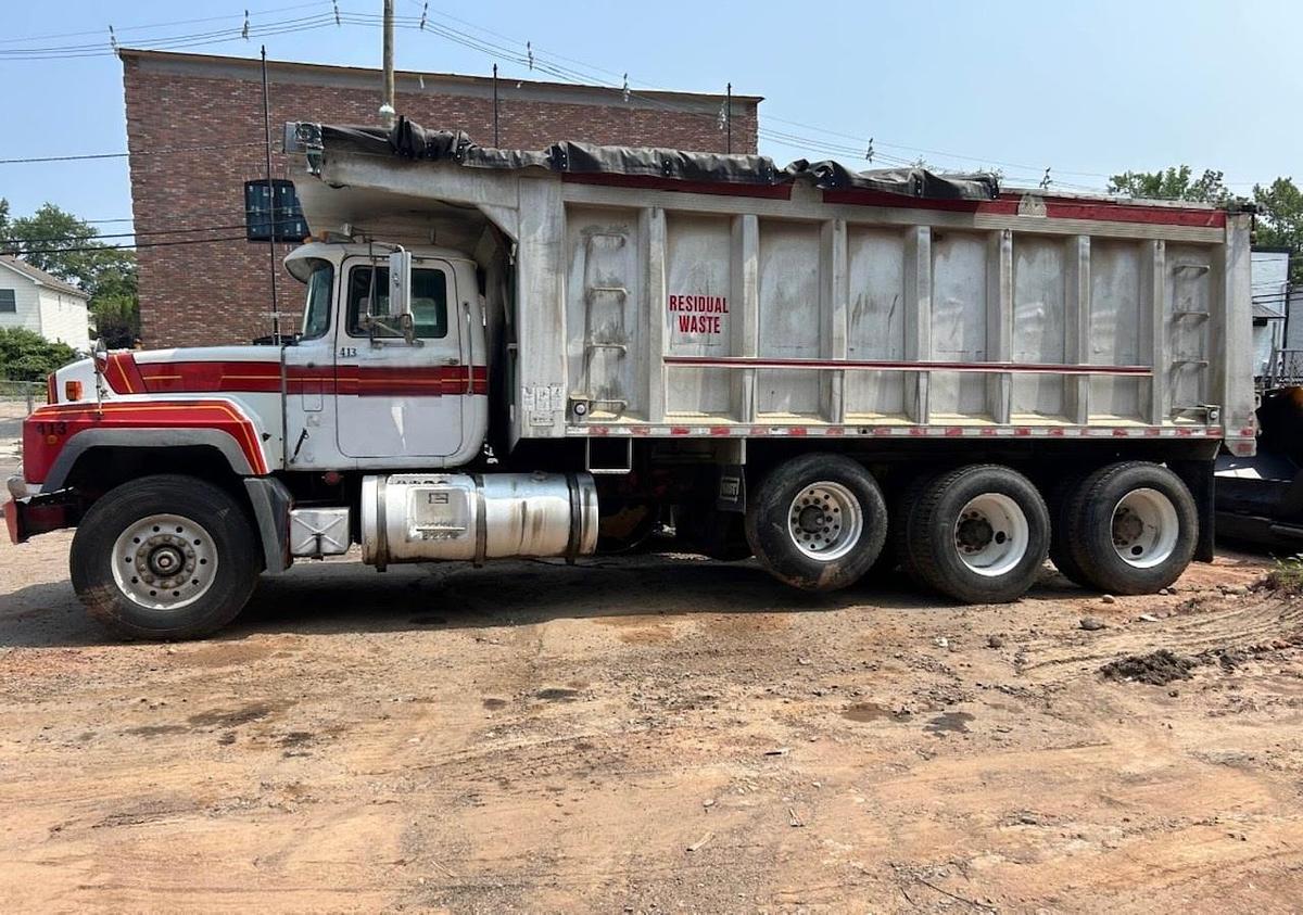 Used 2001 MACK RD688