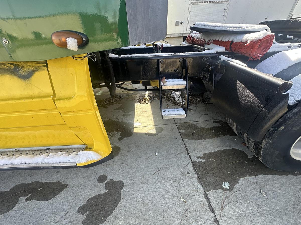 Used 2006 FREIGHTLINER Cascadia