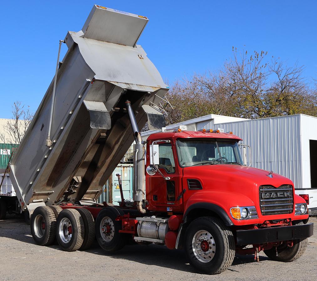 Used 2007 MACK Granite CV713