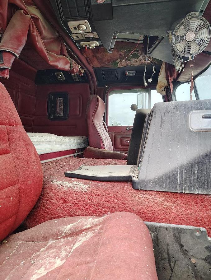 Used 1981 PETERBILT Cabover