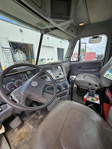 Used 2008 FREIGHTLINER Columbia