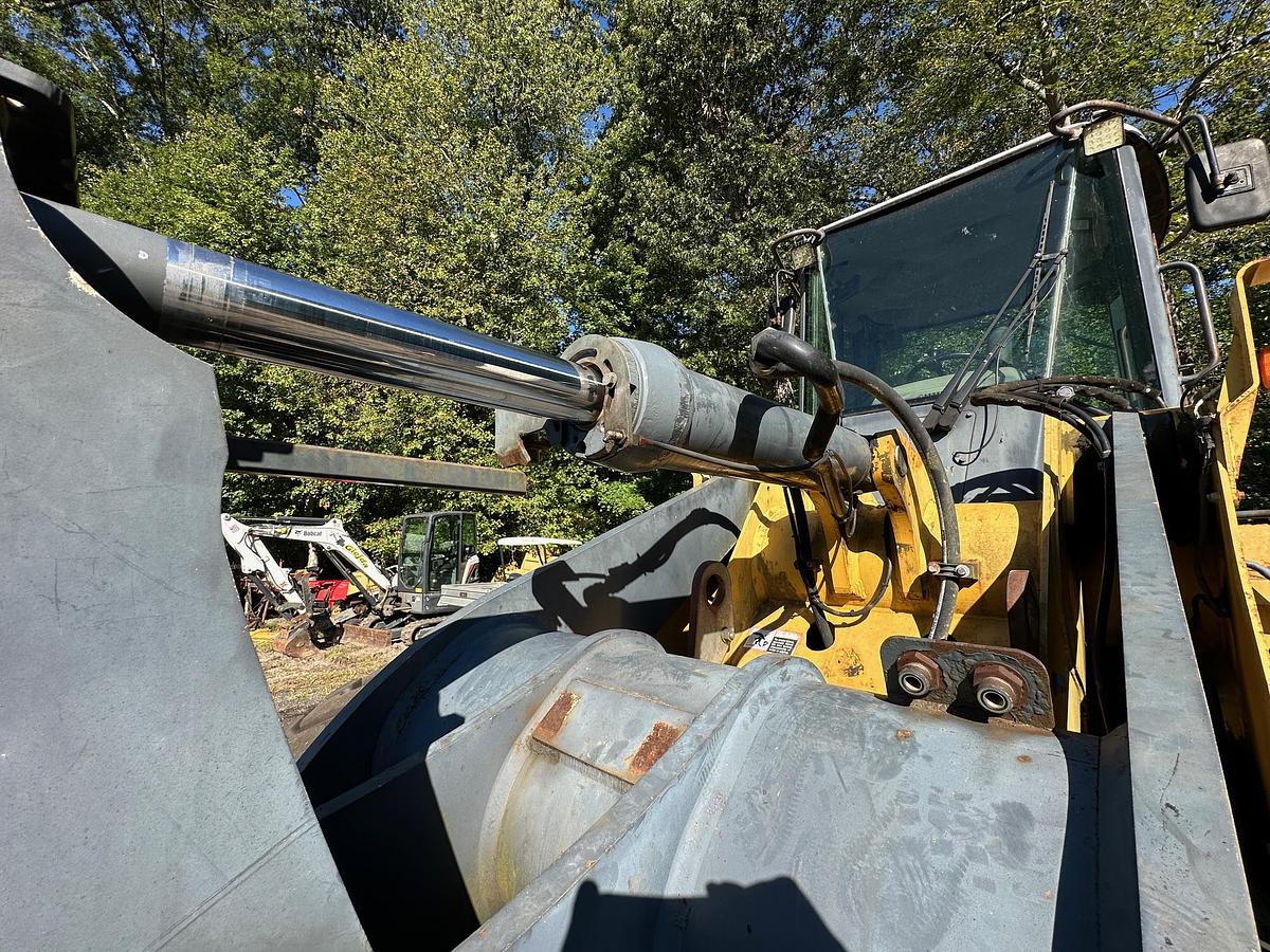 Used 2005 DEERE 624J