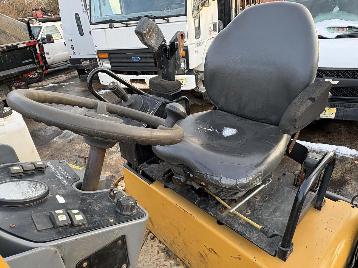 Used 2013 CATERPILLAR CB24XT
