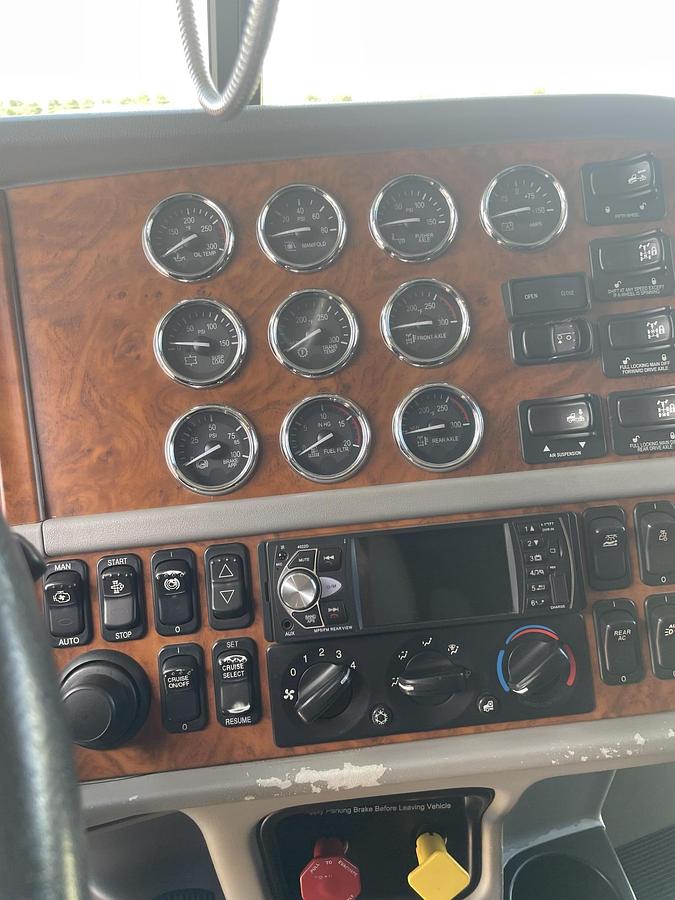 Used 2008 PETERBILT 388