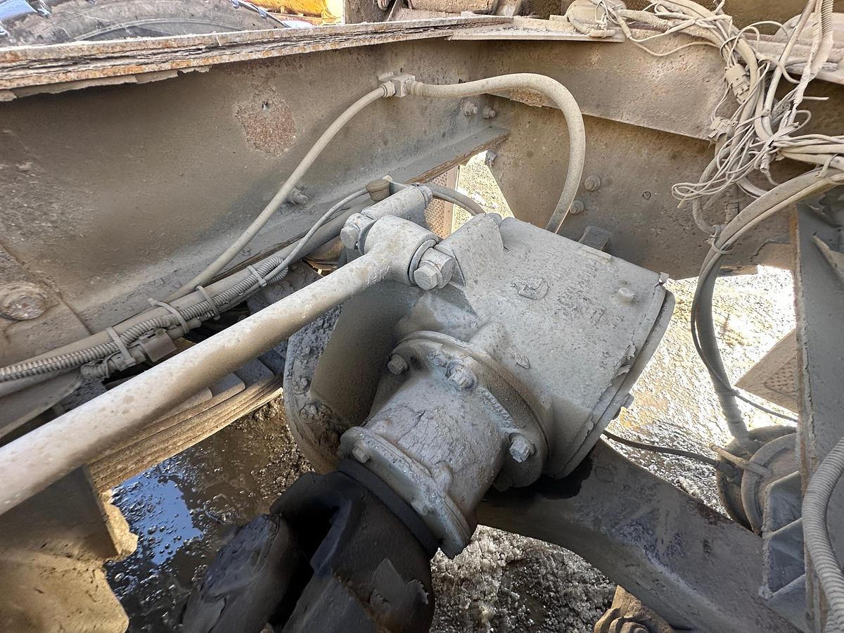 Used 2005 MACK CV713