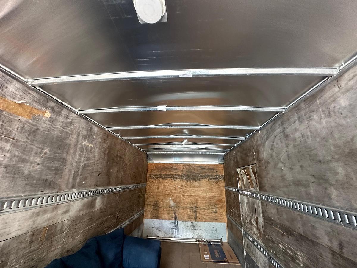 Used 2015 INTERNATIONAL 4300 24' Box Truck