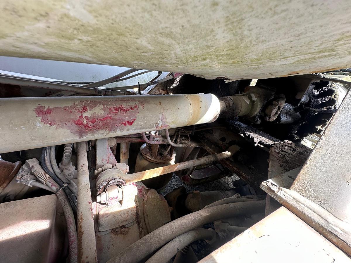 Used 1997 ADVANCE Front Discharge Mixer