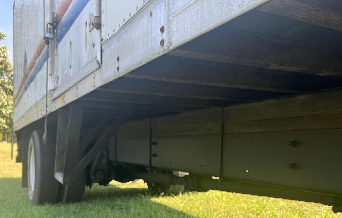 Used 2006 FREIGHTLINER M2 106