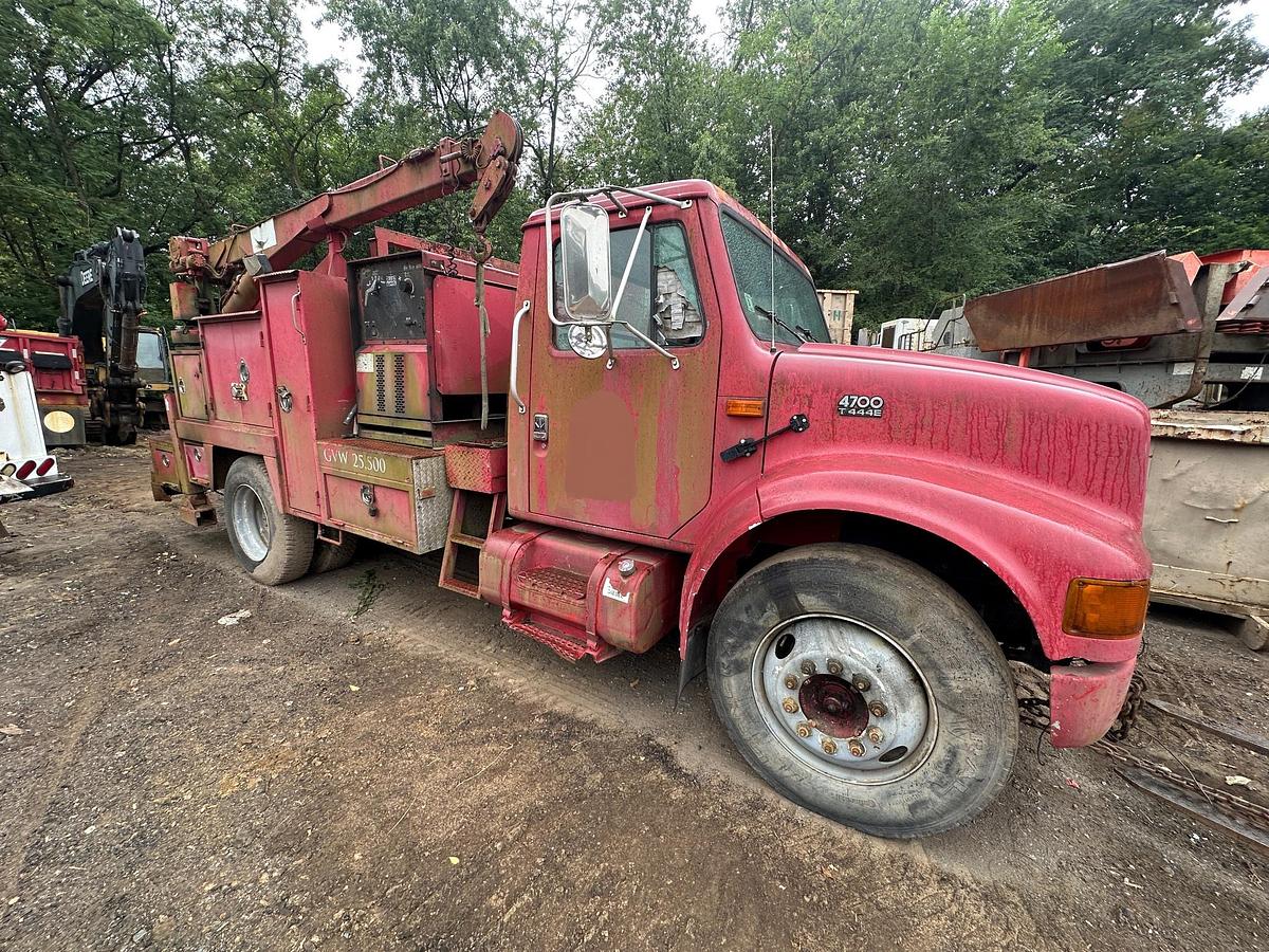 Used 2001 INTERNATIONAL 4700 Service Truck