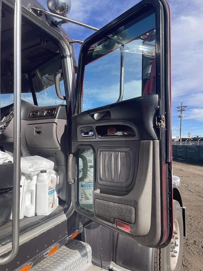 Used 2012 PETERBILT 389