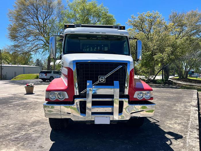 Used 2016 VOLVO VHD84B200