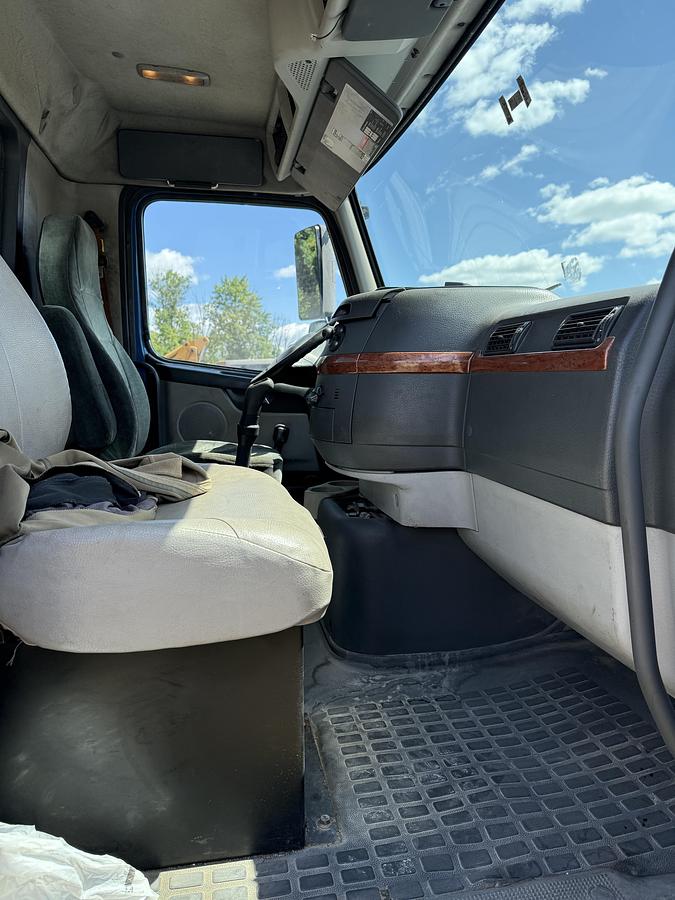 Used 2007 VOLVO VNM64T200