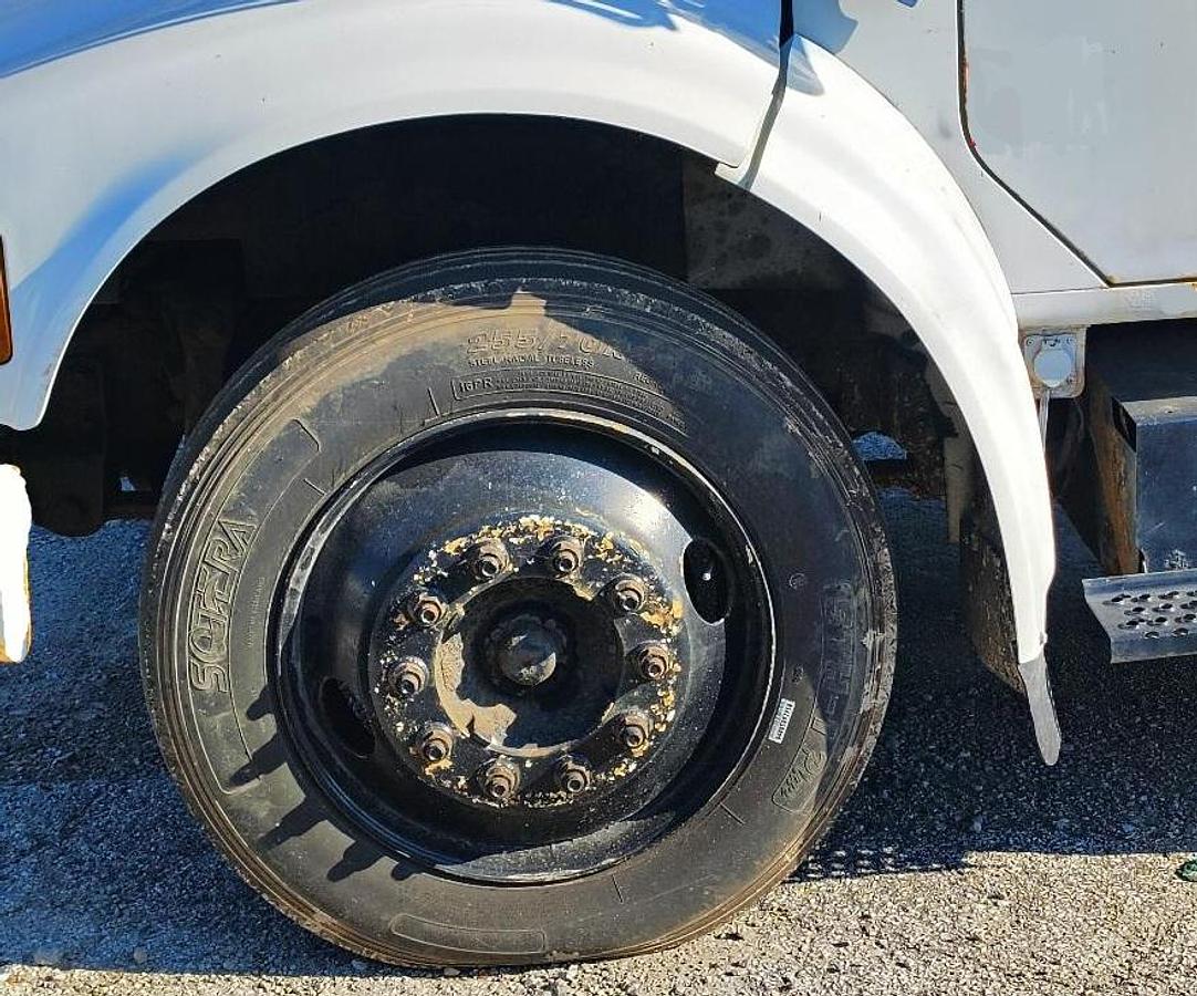 Used 1999 INTERNATIONAL 4700 Low Profile T444E