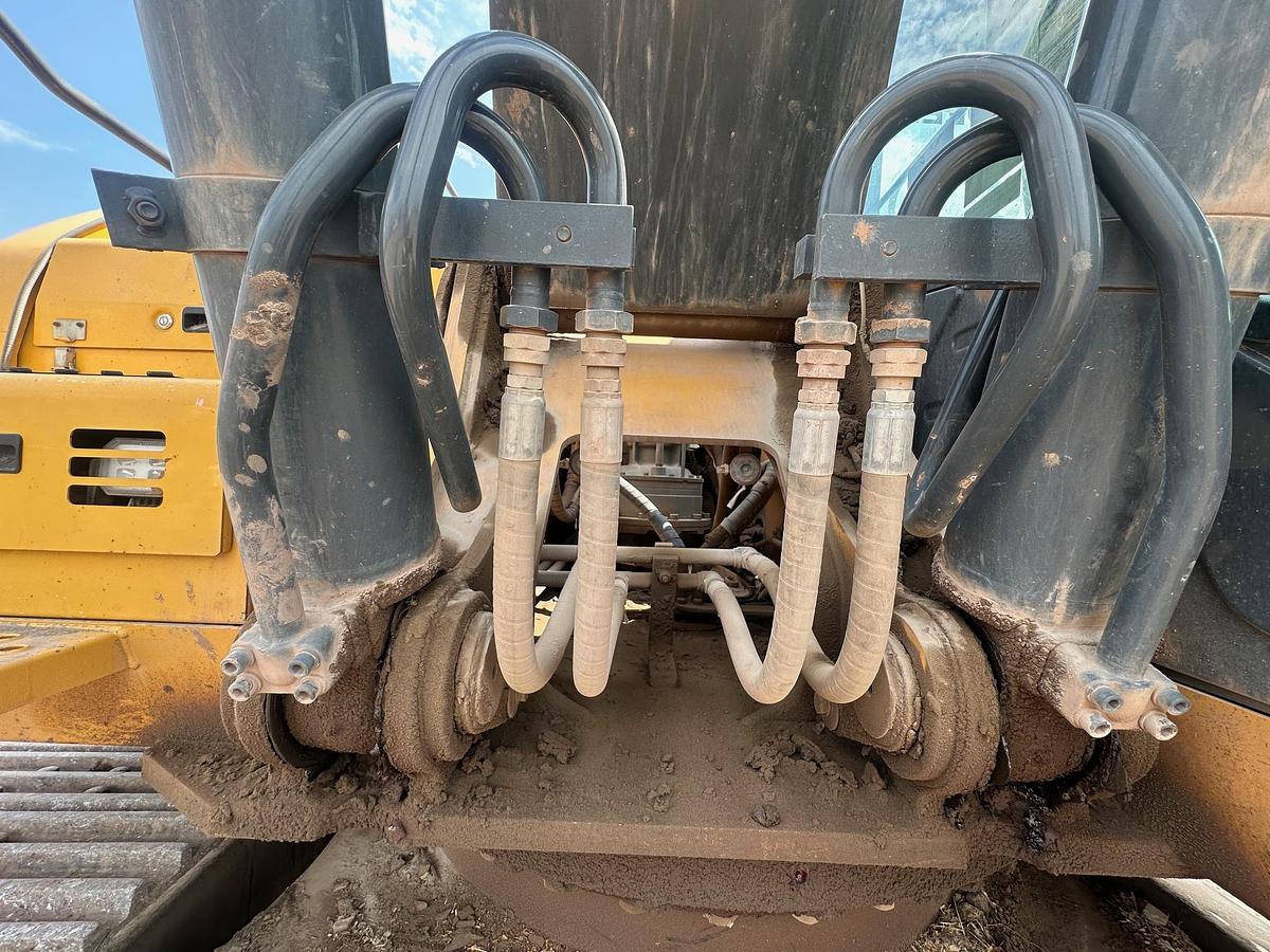 Used 2018 DEERE 380G LC