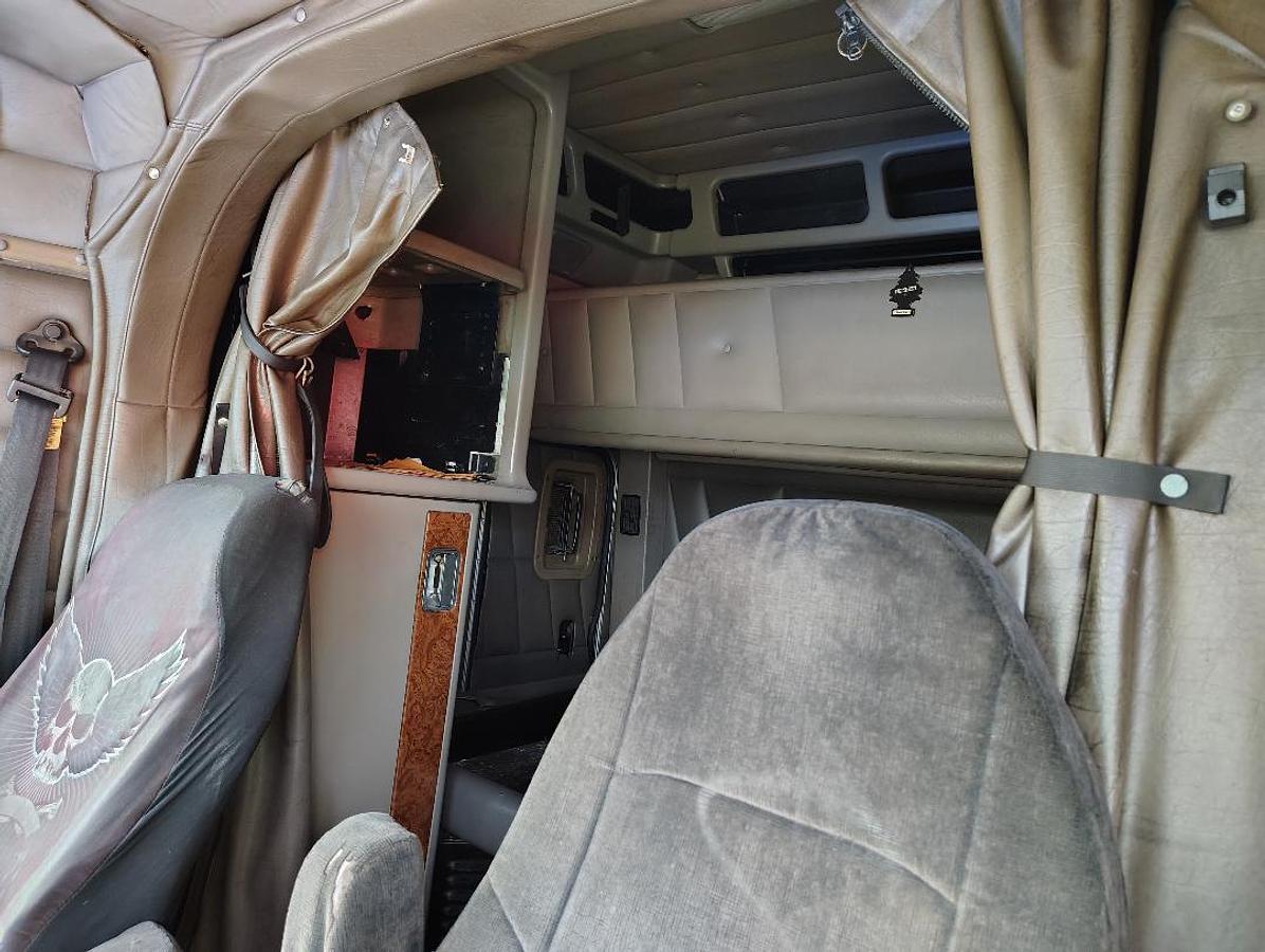 Used 2002 PETERBILT 379