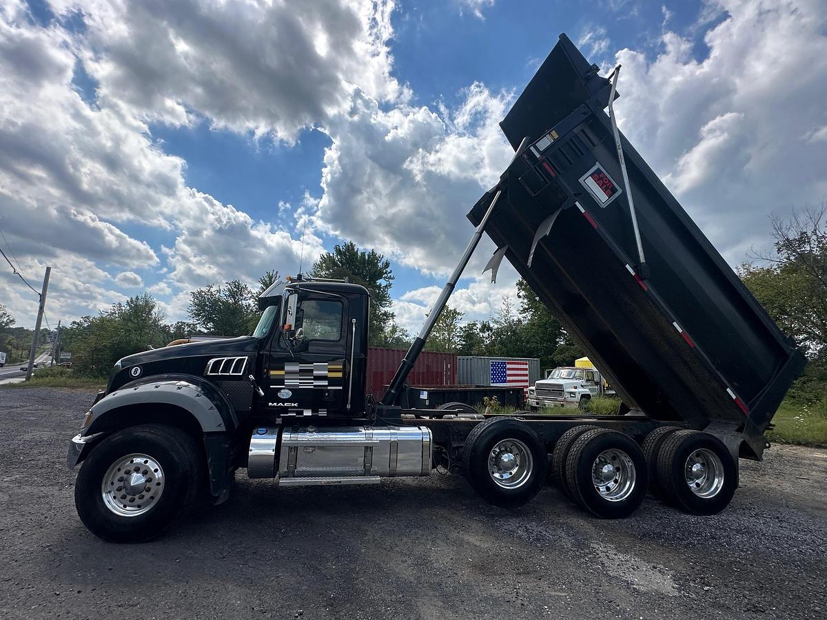 Used 2012 MACK Granite GU713