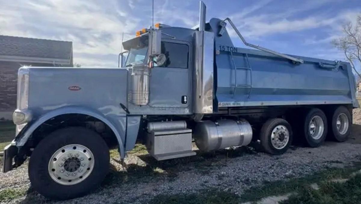 Used 2012 PETERBILT 388 Dump truck