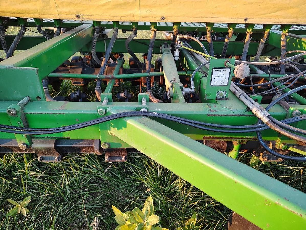 Used 1992 JOHN DEERE 750 Grain Drills