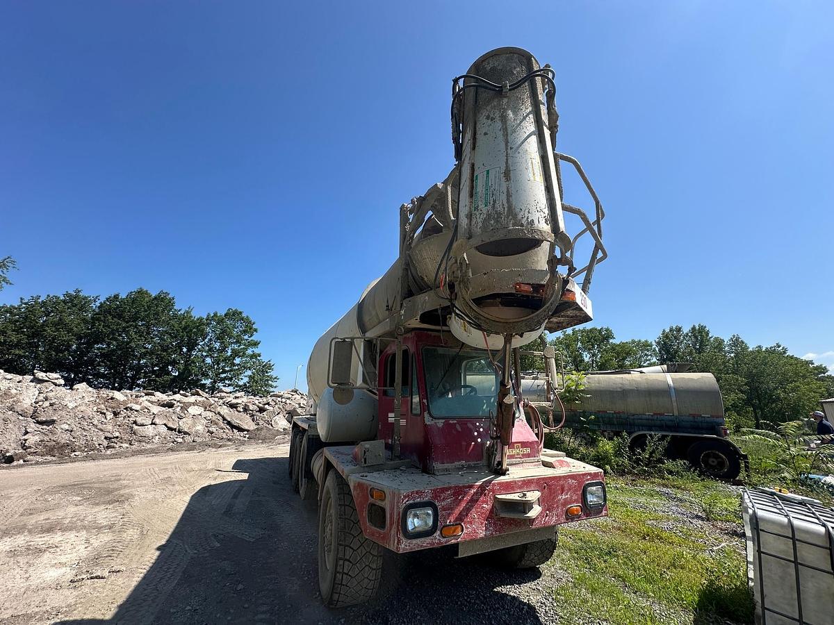 Used 2008 OSHKOSH Front Discharge Mixer