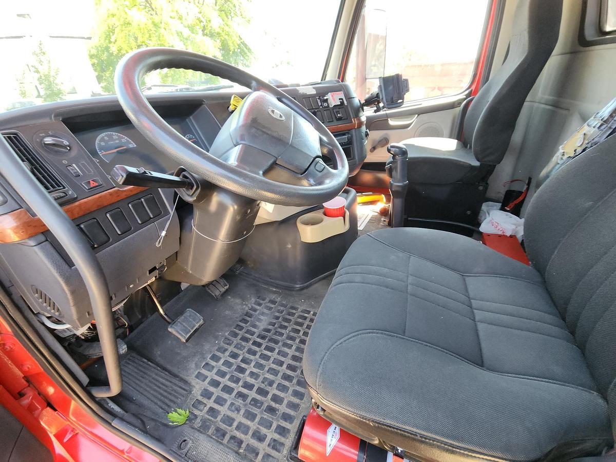 Used 2008 VOLVO VNM D13 4x2