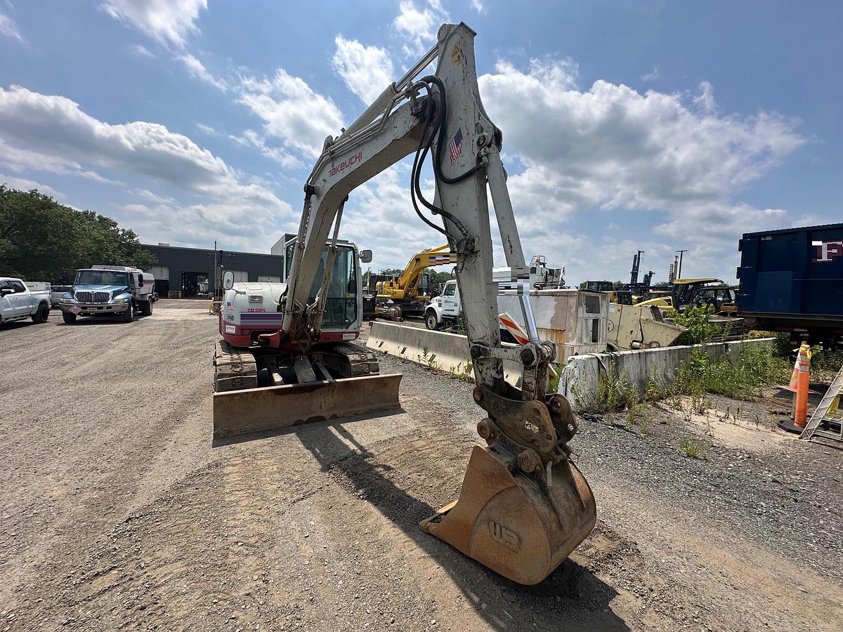 Used 2013 TAKEUCHI TB285