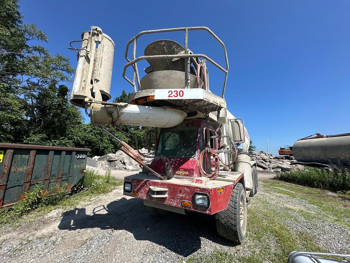 Used 2008 OSHKOSH Front Discharge Mixer