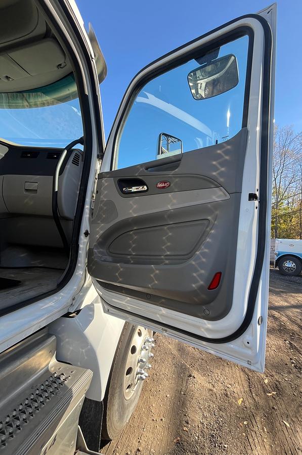 Used 2018 PETERBILT 579