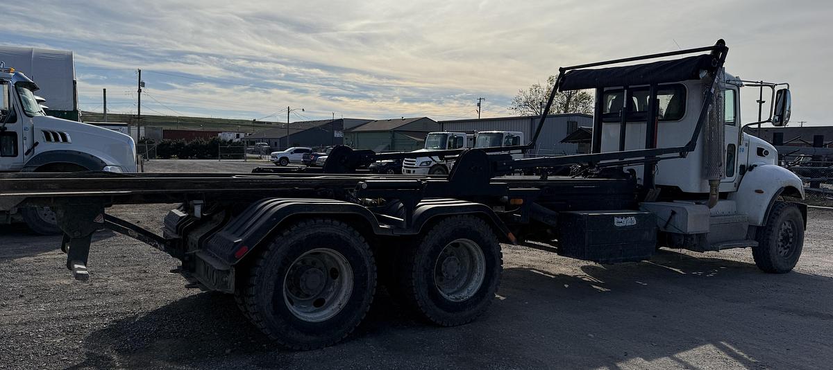 Used 2016 PETERBILT 348