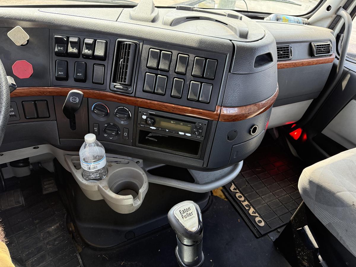 Used 2012 VOLVO VNL64T300