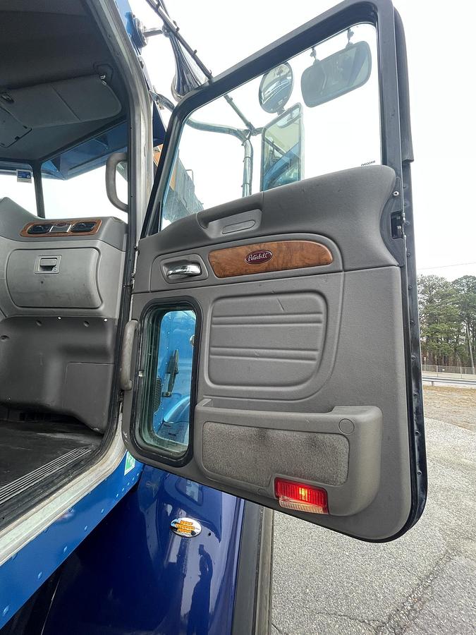 Used 2008 PETERBILT 365 Crane