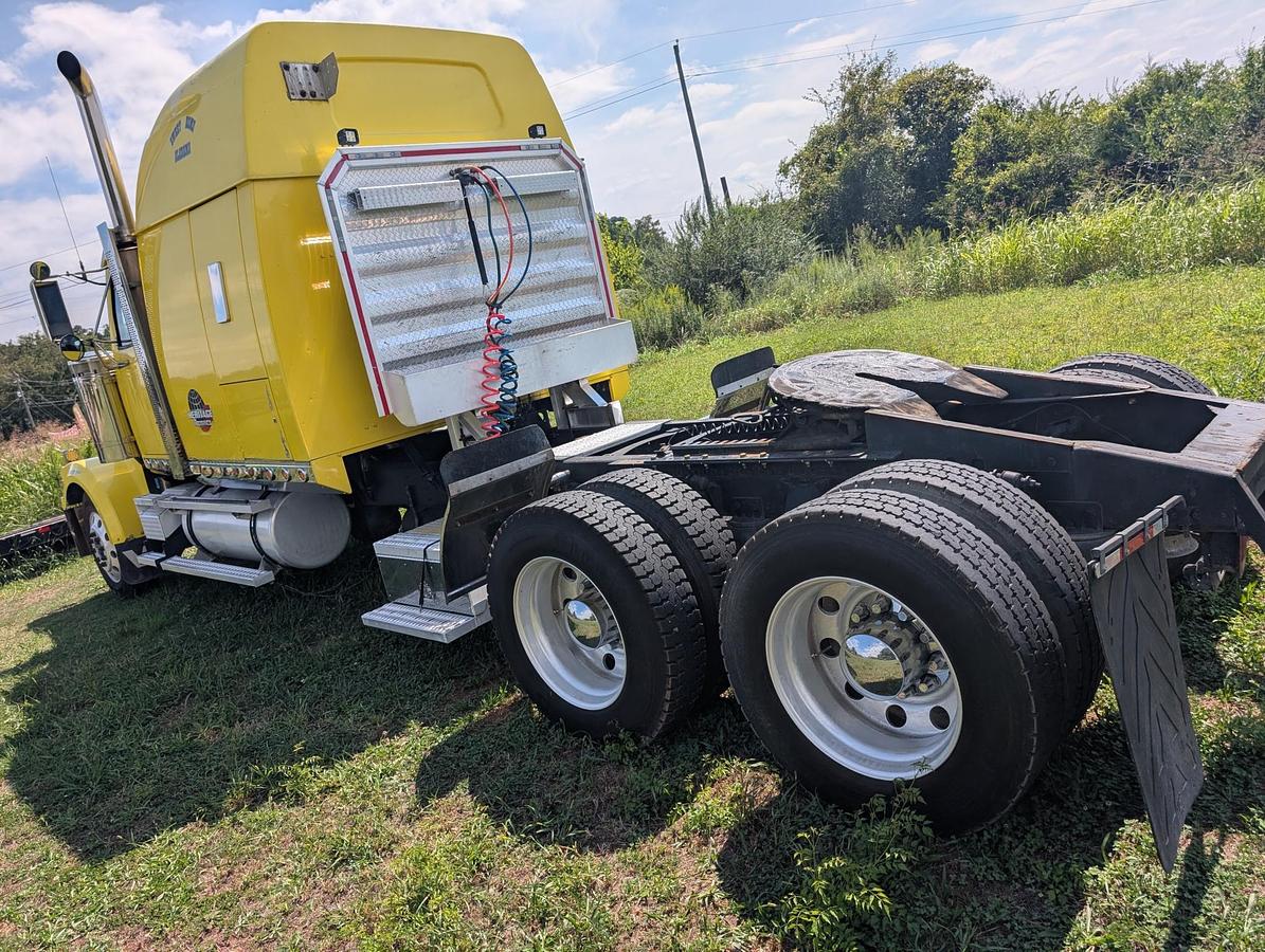 Used 2004 WESTERN STAR 4900
