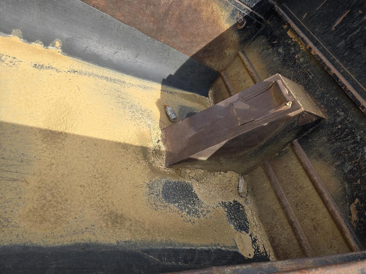 Used 2005 FREIGHTLINER FLD 120