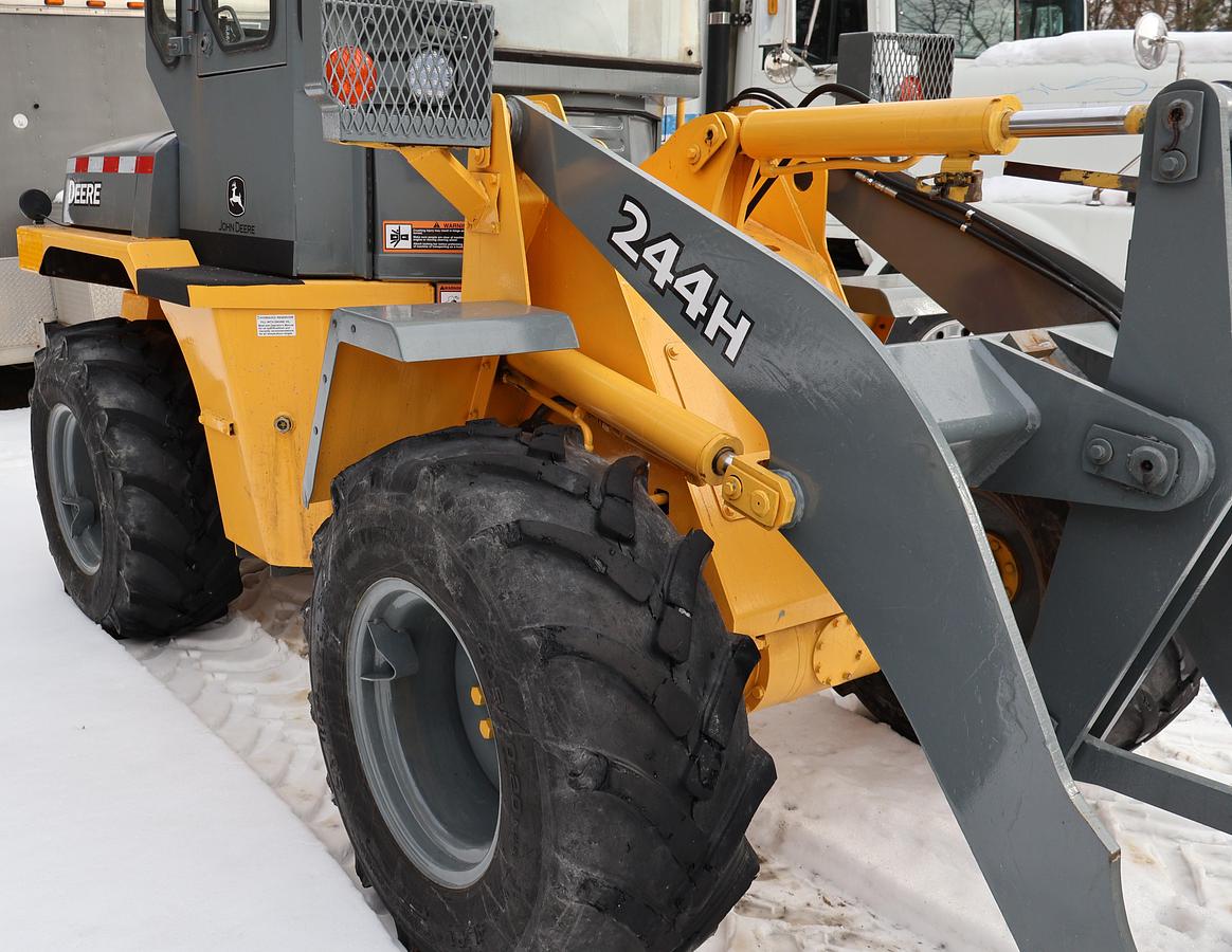 Used 2000 DEERE 244H