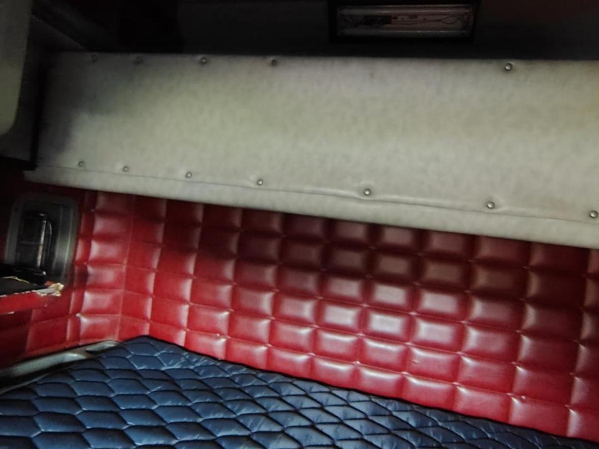 Used 2000 PETERBILT 379