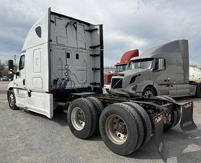 Used 2017 FREIGHTLINER Cascadia 125