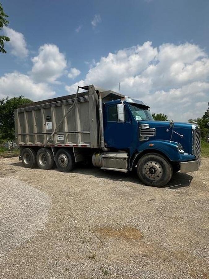 Used 2016 FREIGHTLINER 122SD