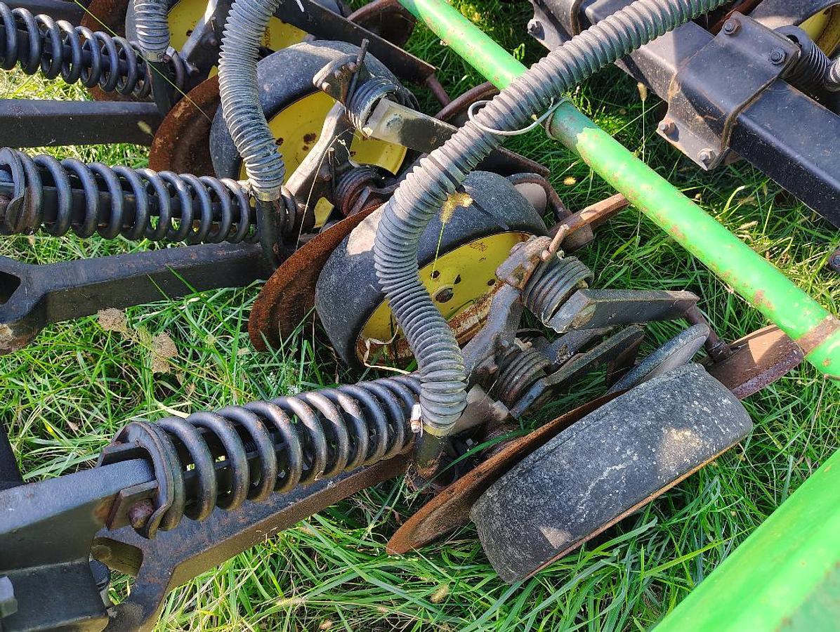 Used 1987 JOHN DEERE 750 Grain Drill