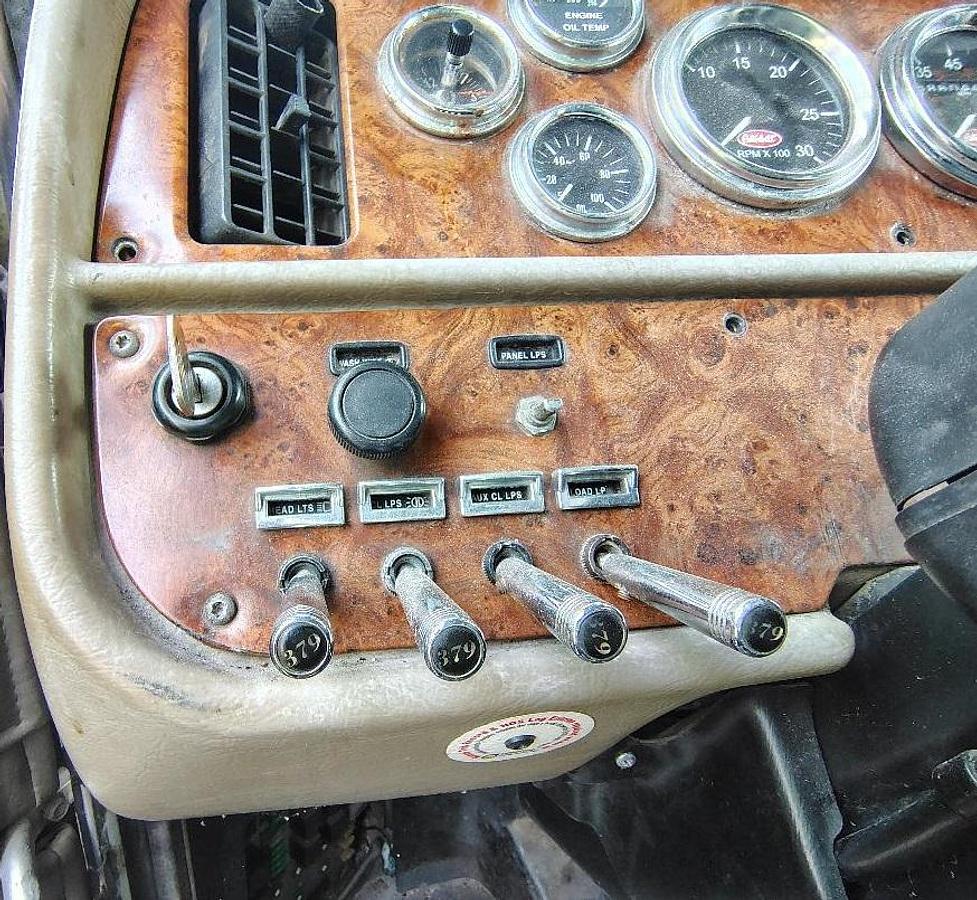 Used 2002 PETERBILT 379