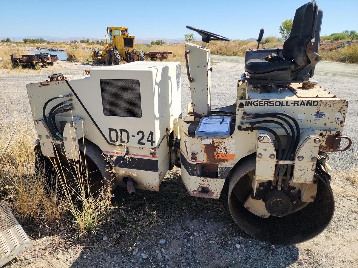 Used 2001 INGERSOLL-RAND DD-24 Vibratory Roller