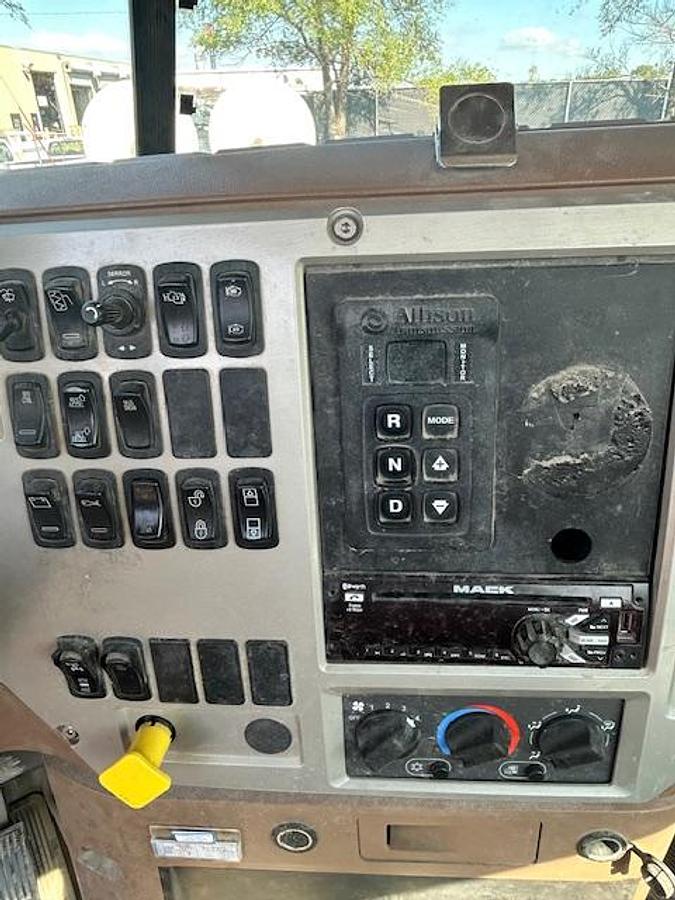 Used 2016 MACK GU700