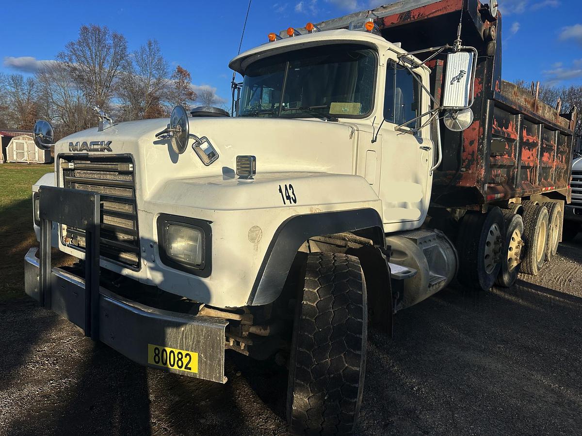 Used 2002 MACK RD688S
