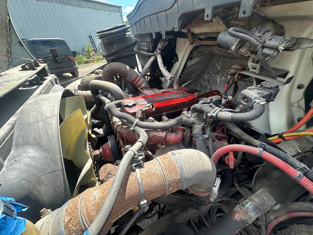 Used 2015 INTERNATIONAL 4300 24' Box Truck