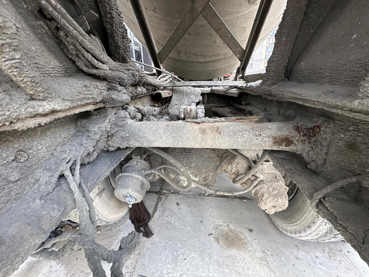 Used 2005 WESTERN STAR Rear Mixer