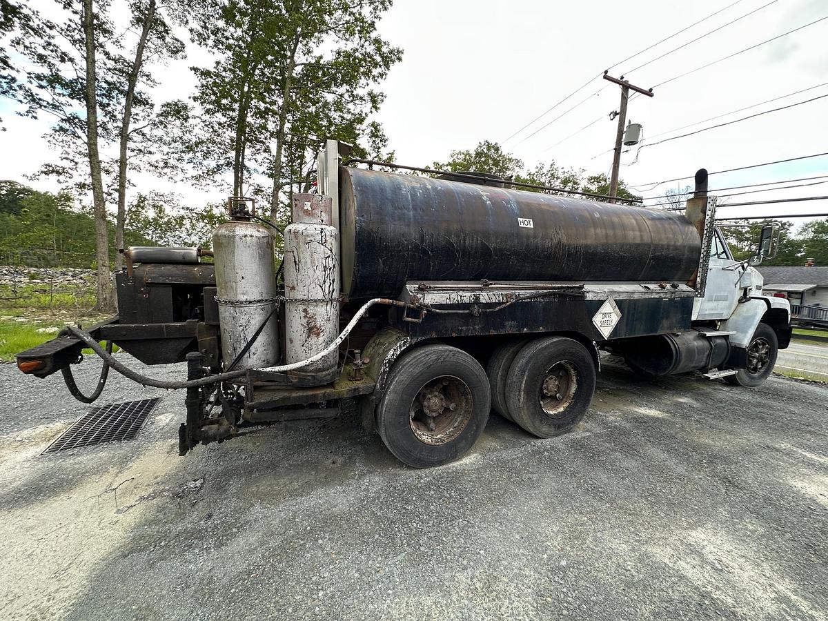 Used 1988 WHITE/GMC Brigadier Oil Distributor