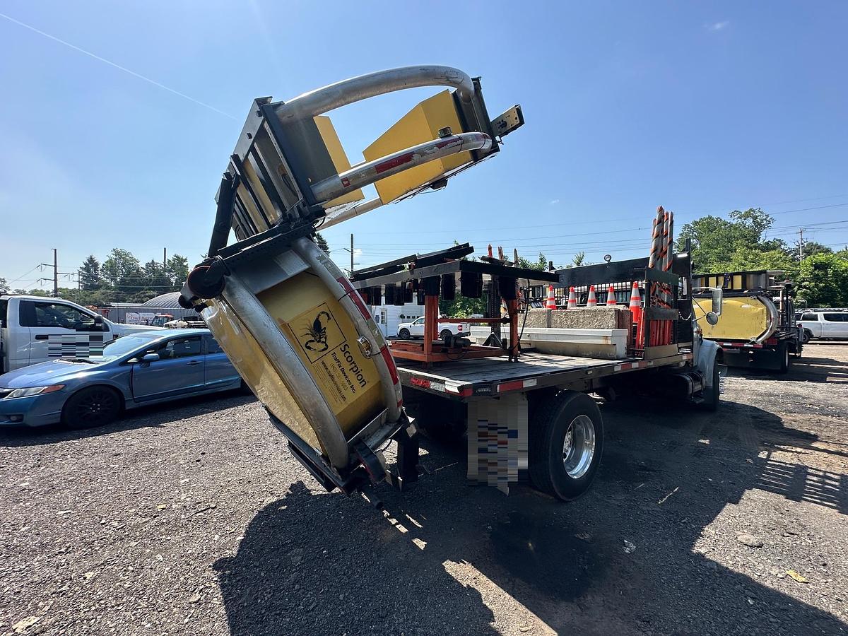 Used 2001 INTERNATIONAL 4900 Attenuator Truck