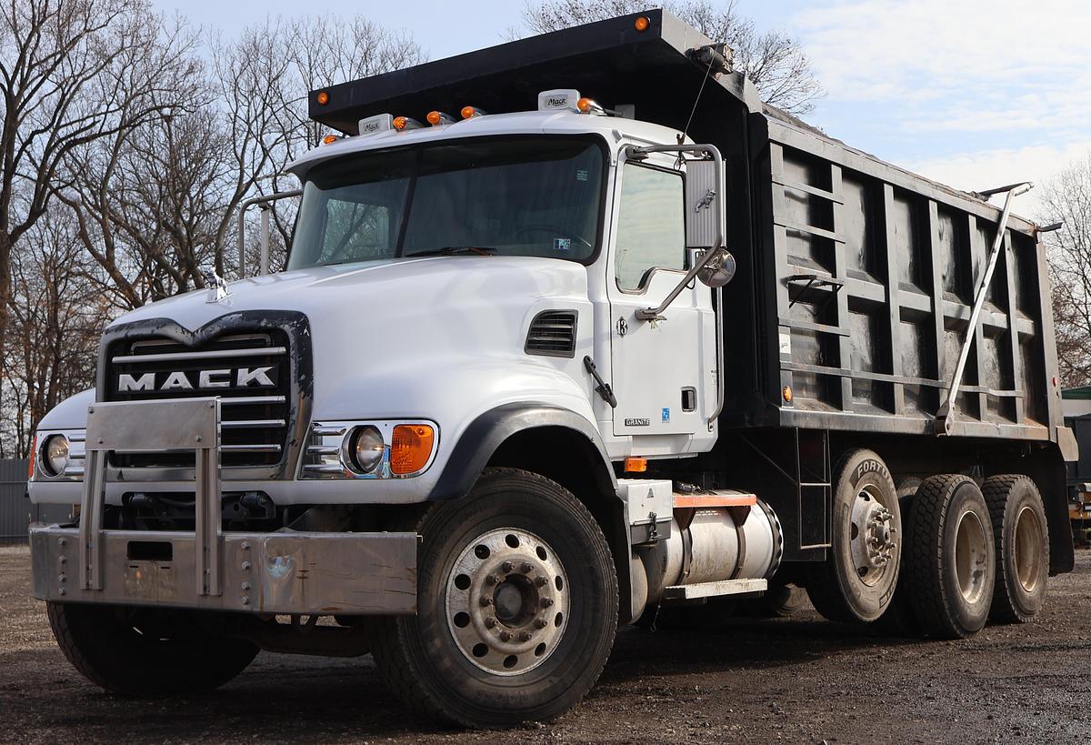 Used 2007 MACK Granite CV713